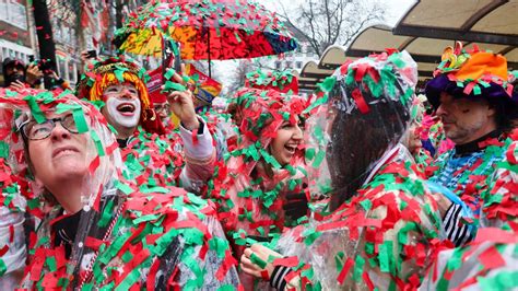 Almanya'da "Kadınlar Karnavalı"na yüz binlerce kişi katıldı - Son Dakika Haberleri